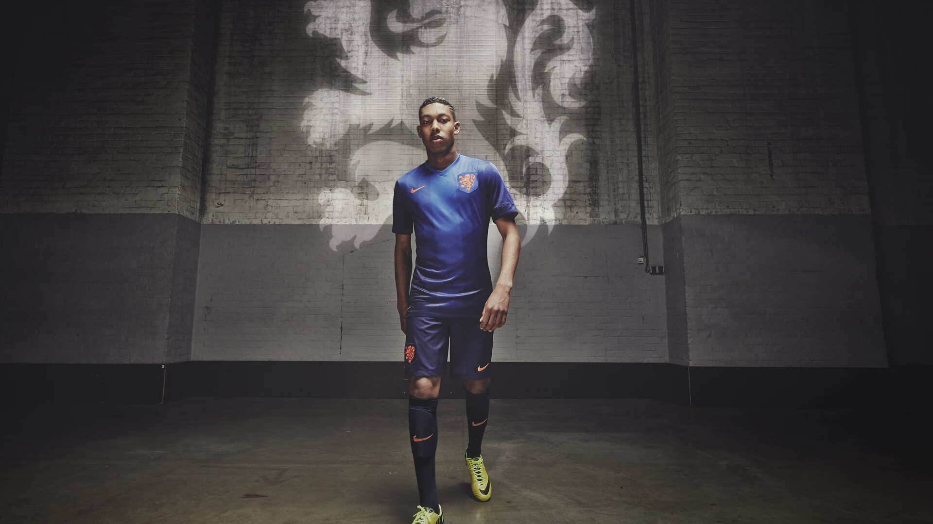 米兰体育官网-三人短传小组打出连续突破，三人短传小组打出连续突破的球员