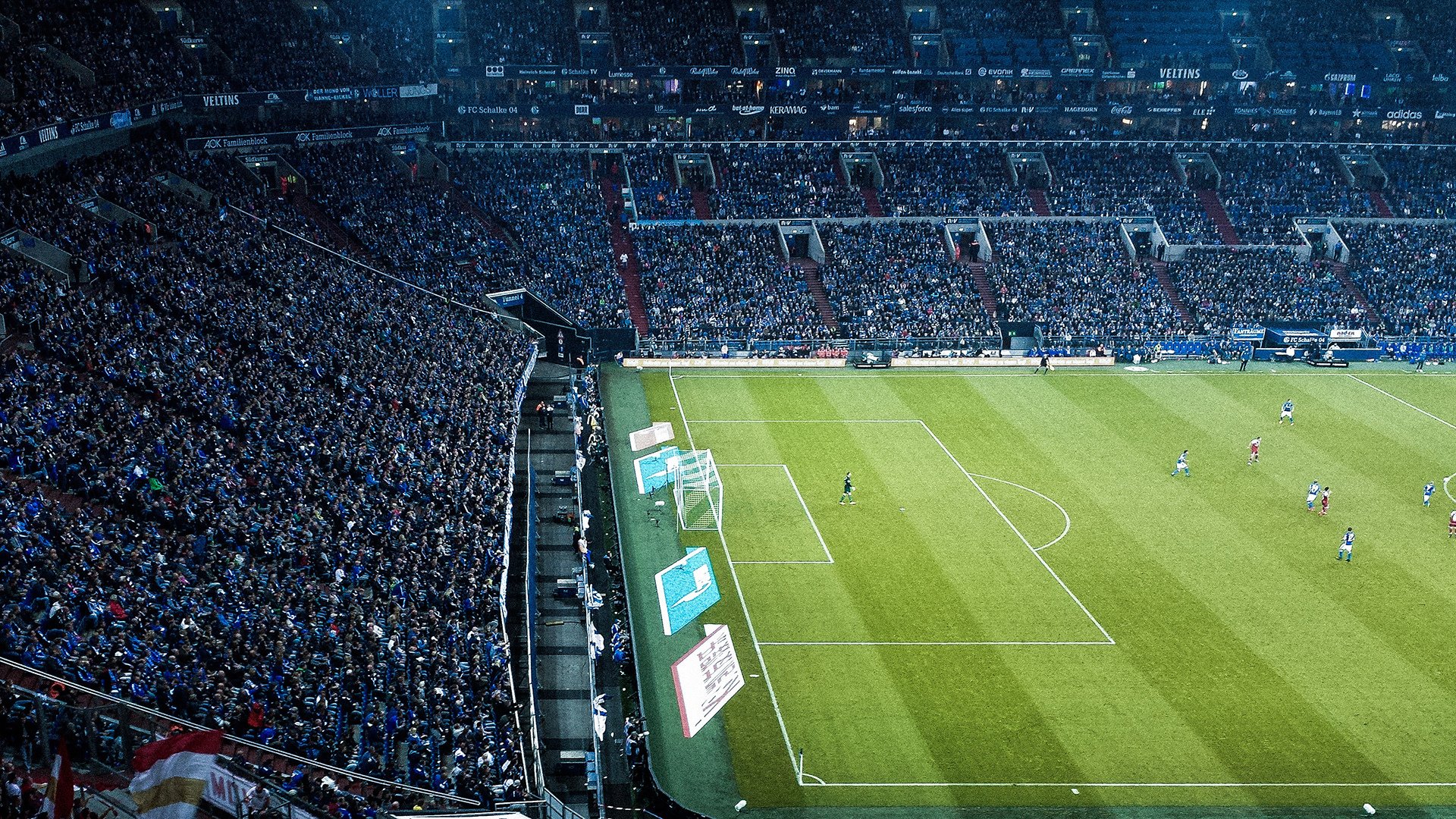 电竞比赛场地布置更具科技感提升沉浸体验，电子竞技场地