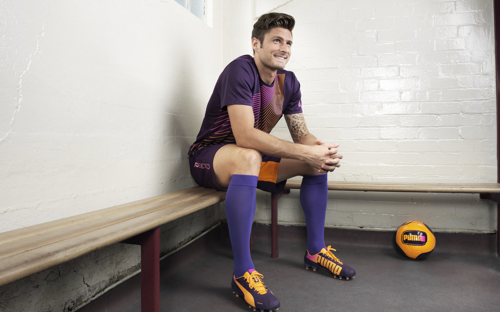 孔帕尼击败世俱杯冠军，神锋32岁梅开二度领跑6连胜，孔帕尼几号球衣